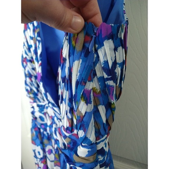 Matthew Williamson V Necklines Pleated Knee Length Fit And Flare Dress. Size 10 - Picture 9 of 12